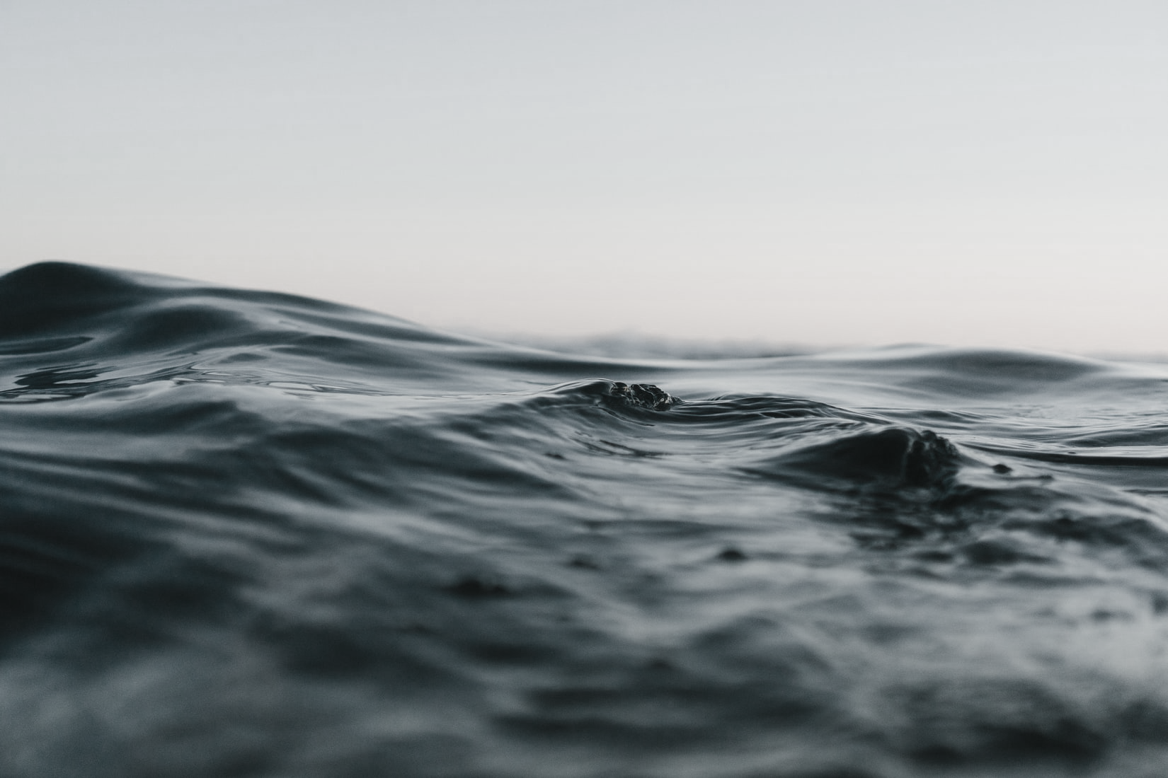 Black and white ocean waves